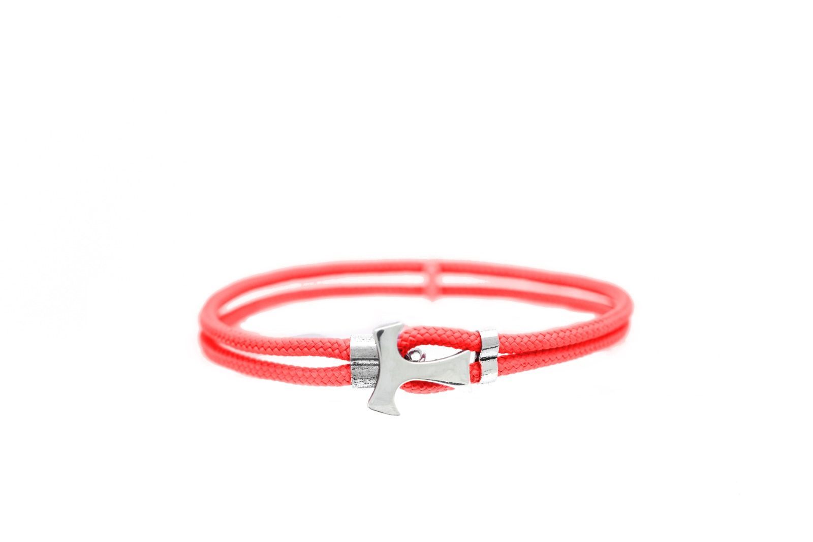 Bracelet made of red synthetic cord with silver details. (AGI 282/B-RO)